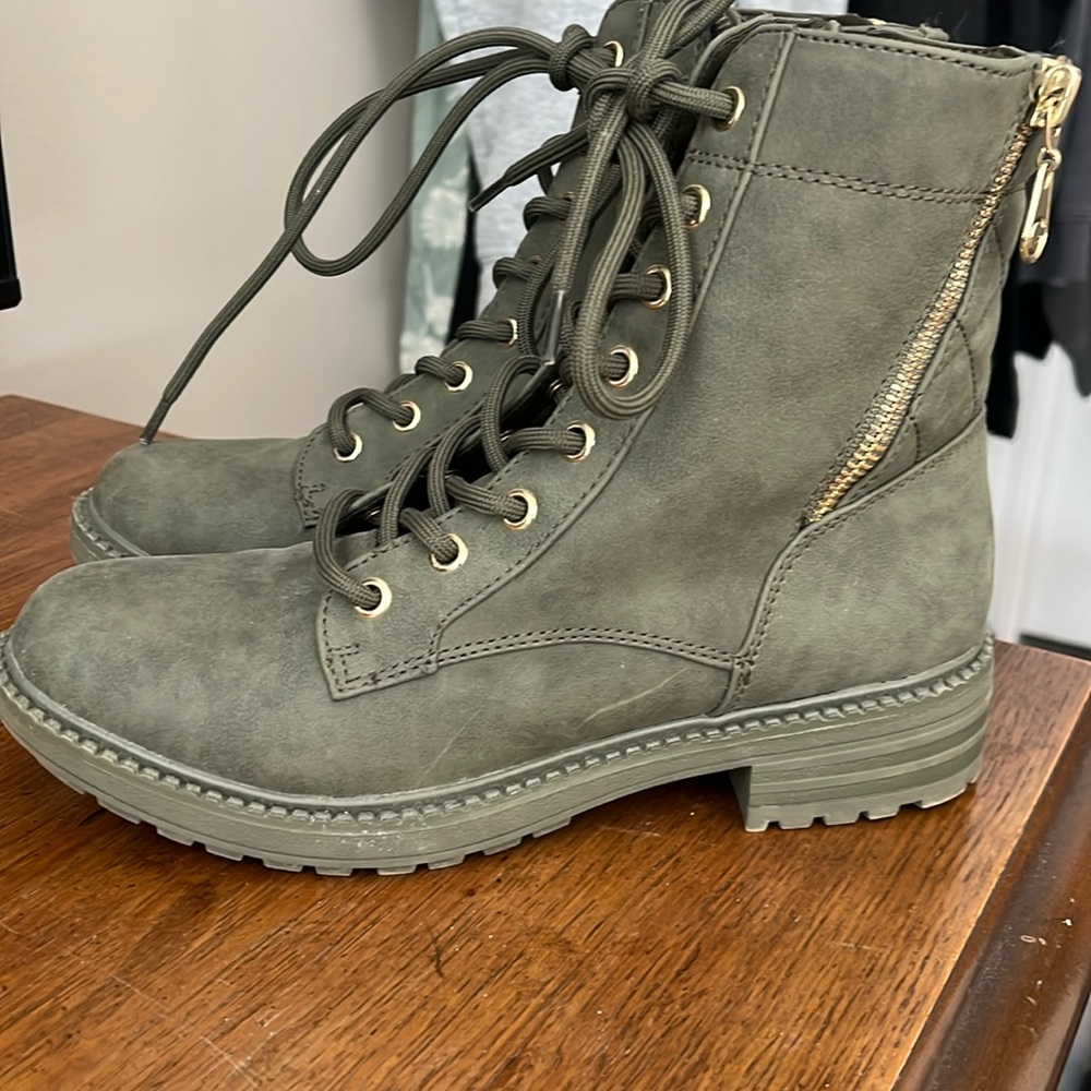 Green combat boots worn once!